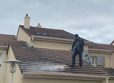 Démoussage de toiture à Marly-Le-Roi dans les Yvelines 78
